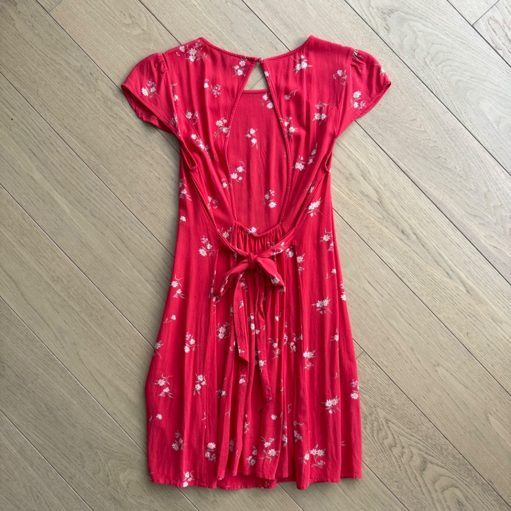 American Eagle Cherry Red Floral Mini Dress – Size Small – Excellent Condition